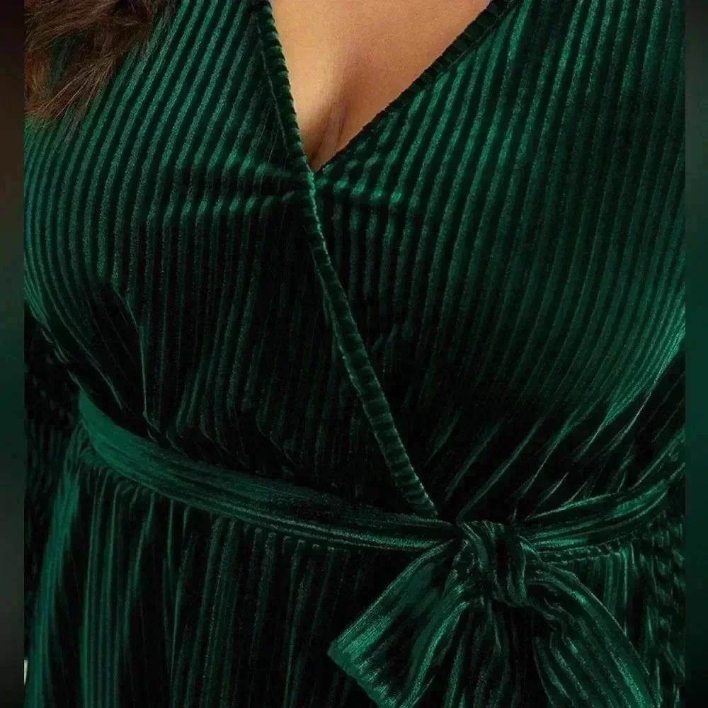 NWT!Dark green rib velvet wrap hem wrap pocket belt dress Size 12 or Large - Picture 5 of 6